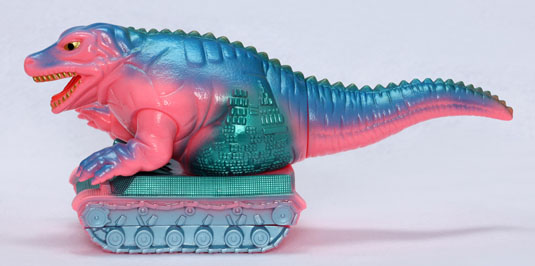 怪獣郷」恐竜戦車（ピンク）