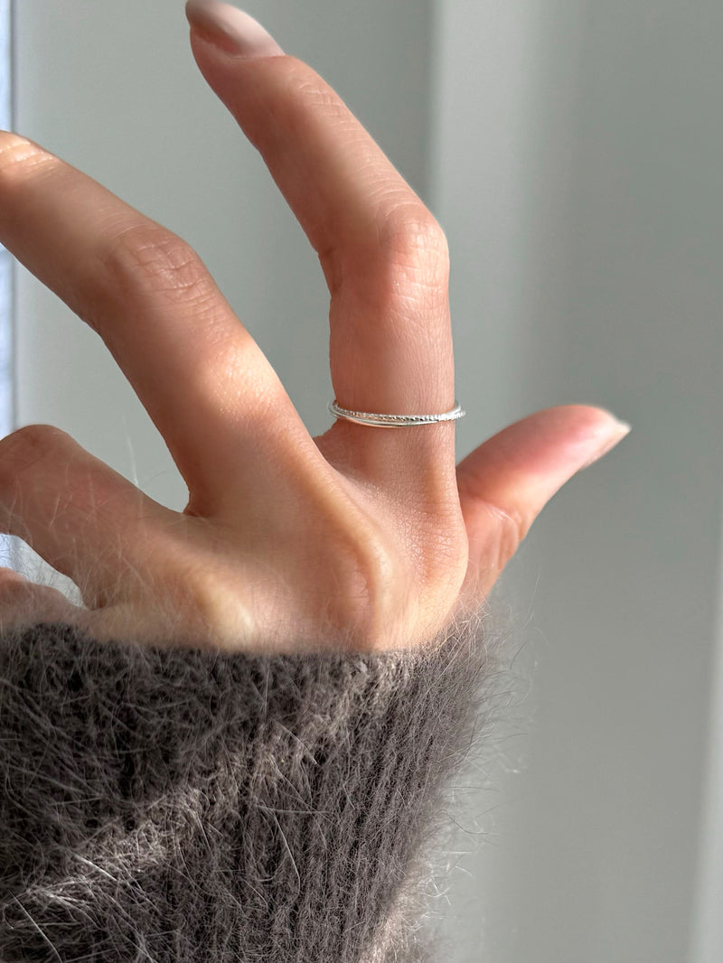 925 Silver]ミックステクスチャー ダブルラインリング スキン