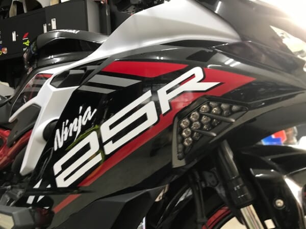 ZX-25R 専用 カスタムLEDフロントウインカー｜AxxL