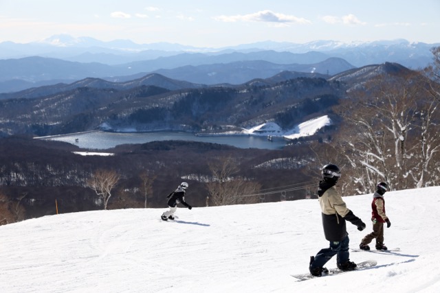 たんばらスキーパーク】ビギナーや家族連れが安心して滑れるゲレンデ