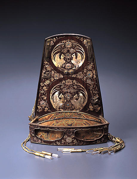 紫檀螺鈿宝相華鳳凰文平胡籙 - MIHO MUSEUM