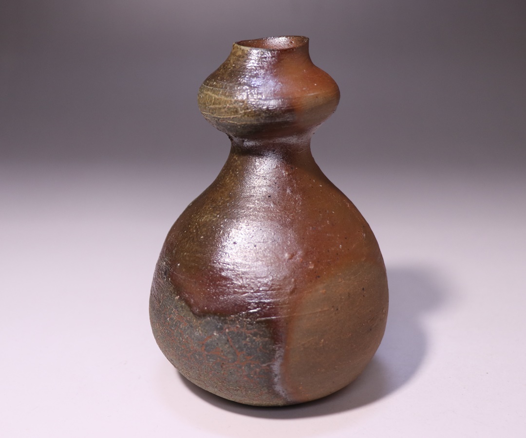 須藤武雄作、糠釉共手片口鉢、御茶席の茶菓子入れ。 須藤武雄作、糠釉