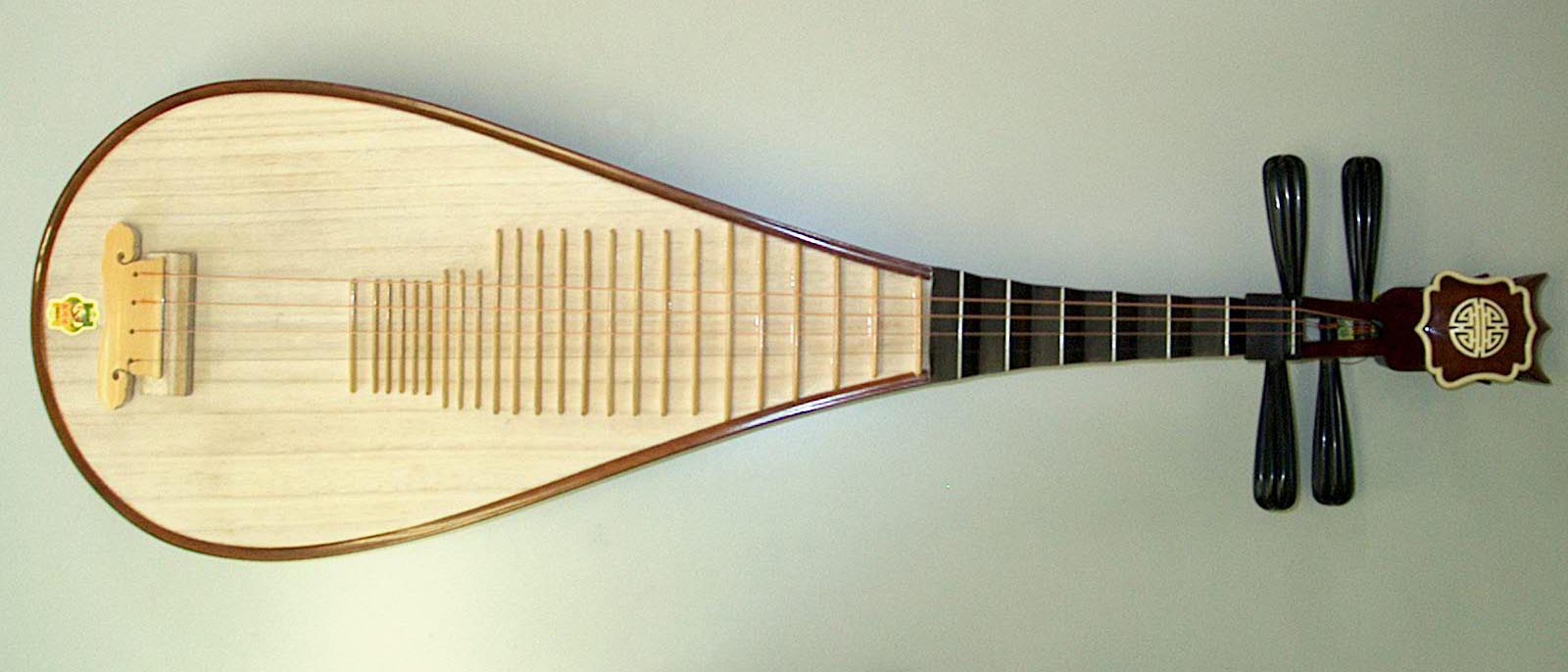 中国民族楽器、琵琶、揚琴、古箏、笛、十二楽坊の楽器が全て揃う