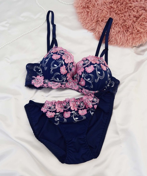 Sanei ブラジャー ショーツセット 「美谷間＆丸胸を叶える！ナチュ盛り