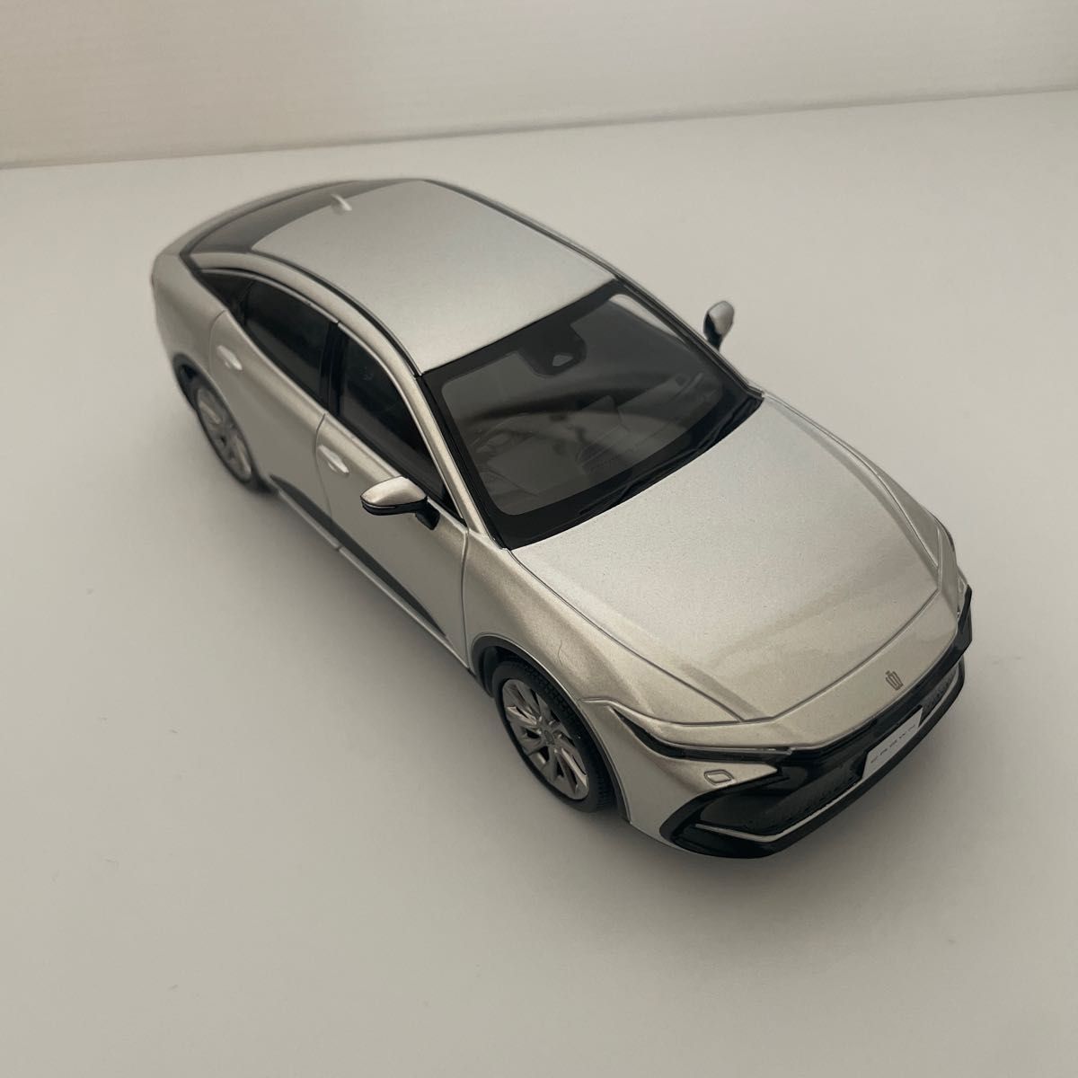 トヨタ クラウン クロスオーバー カラーサンプルミニカー プレシャス