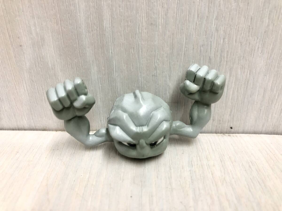 送料無料 モンコレ 2体 TOMY トミー ポケモン イシツブテ ゴローニャ