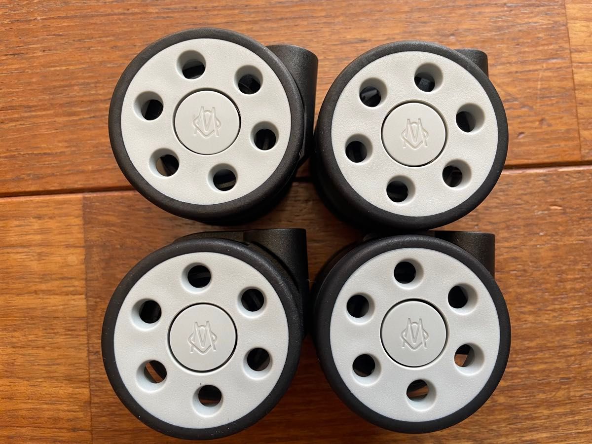 新品未使用 リモワ rimowa 純正ホイール オリジナル エッセンシャル