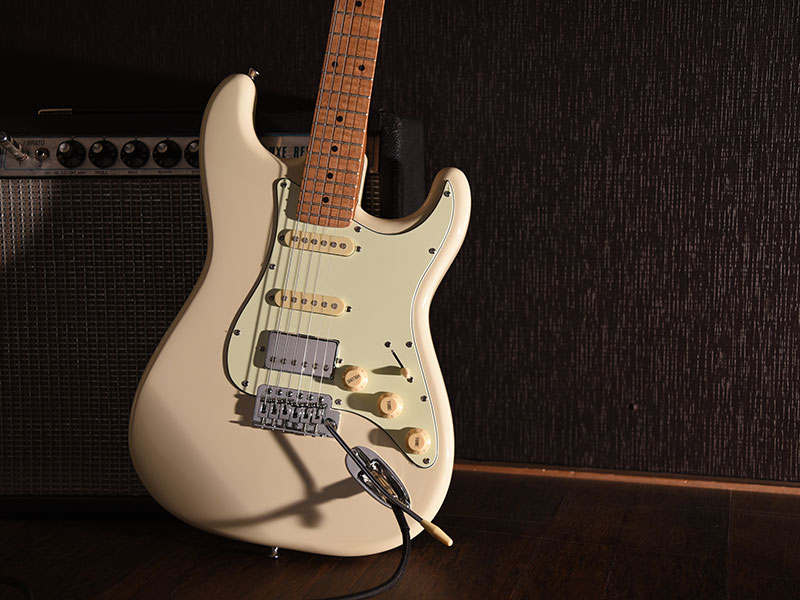 BST-2-RSM/R BLK (Bacchus / バッカス) エレキギター ストラトタイプ