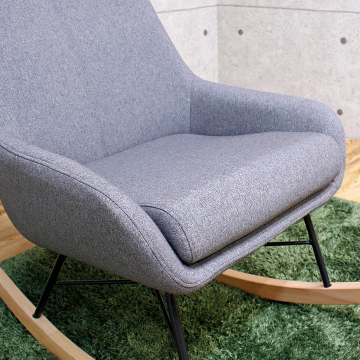 ゆらゆら寛ぐ癒し時間をお届け。カジュアルでスマートなロッキング