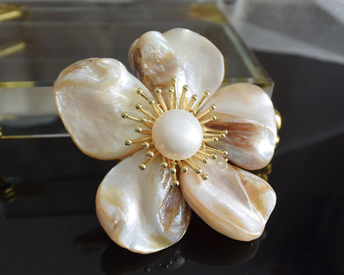 淡水パールの花びらのブローチ フォーマル・入園入学に ブローチ Spica