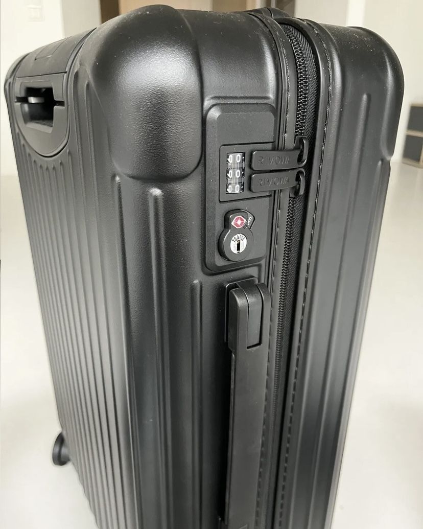 RIMOWA】Essential Cabin S マットブラック 4輪 (RIMOWA/スーツケース