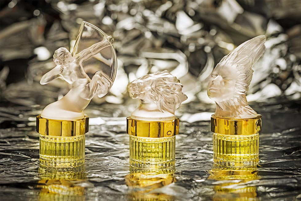 ラリックが価値高めた香水瓶の「栓」 副産物とテックの掛け合わせ