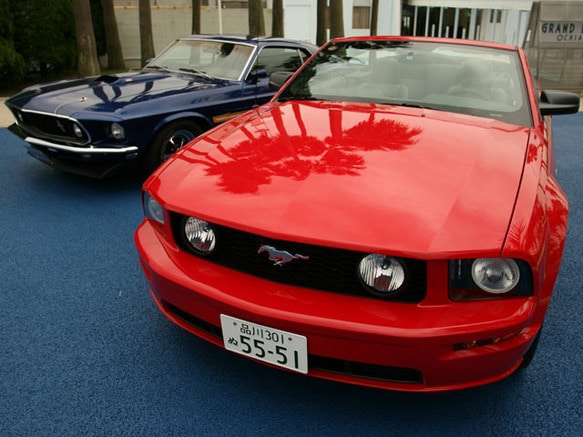 フォード マスタングコンバーチブル 2006年式モデル V8 GT レッド
