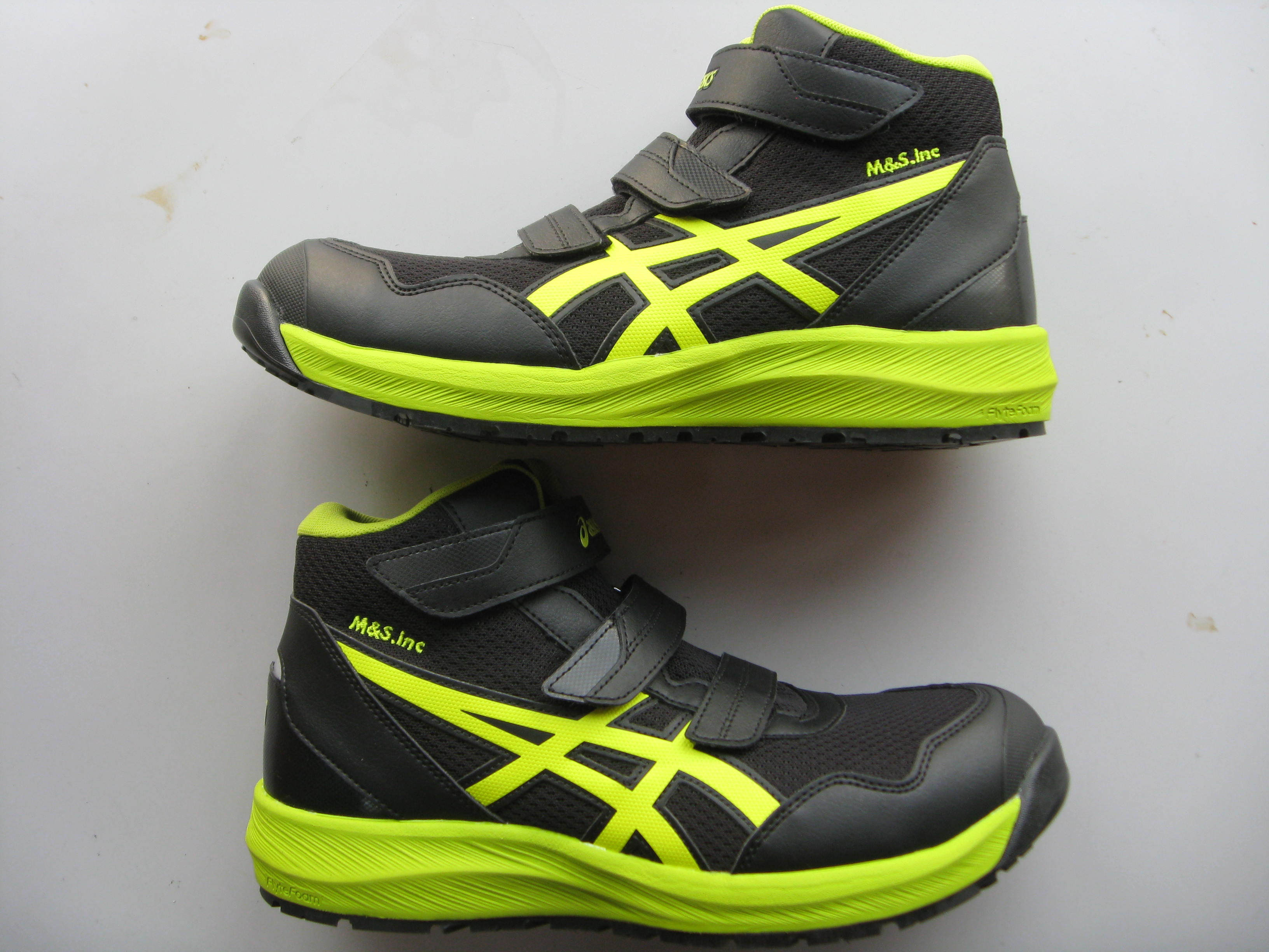 サッカースパイク刺繍|フットサルシューズ刺繍|ランニングシューズ