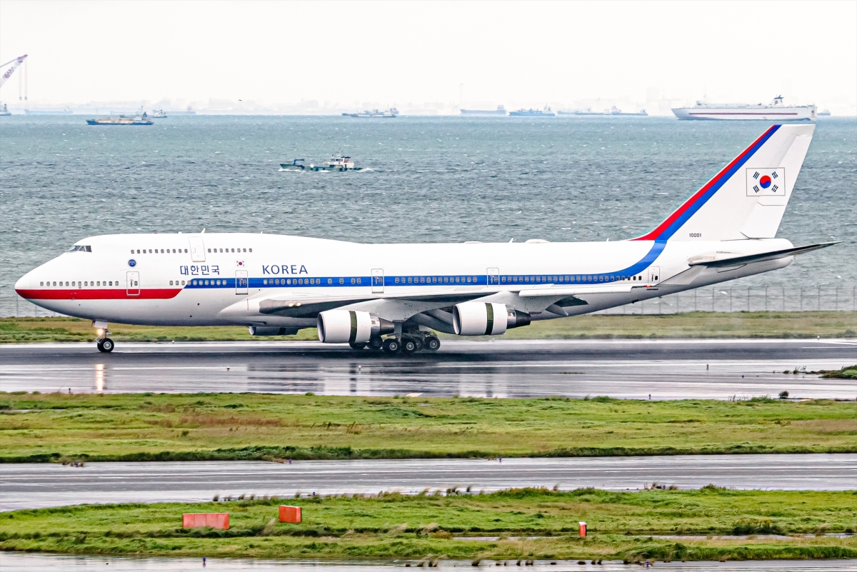 新しくなった韓国大統領専用機 747-8、羽田空港へ初飛来！ | FlyTeam