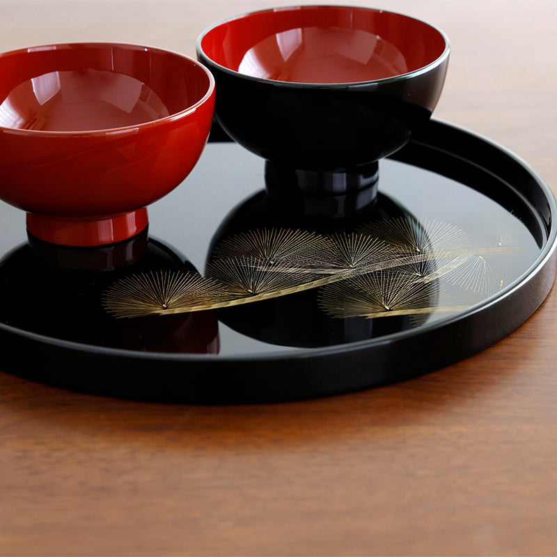 丸盆 尺 黒 松ヶ枝沈金〈大藤漆器店〉 – ハーベスト