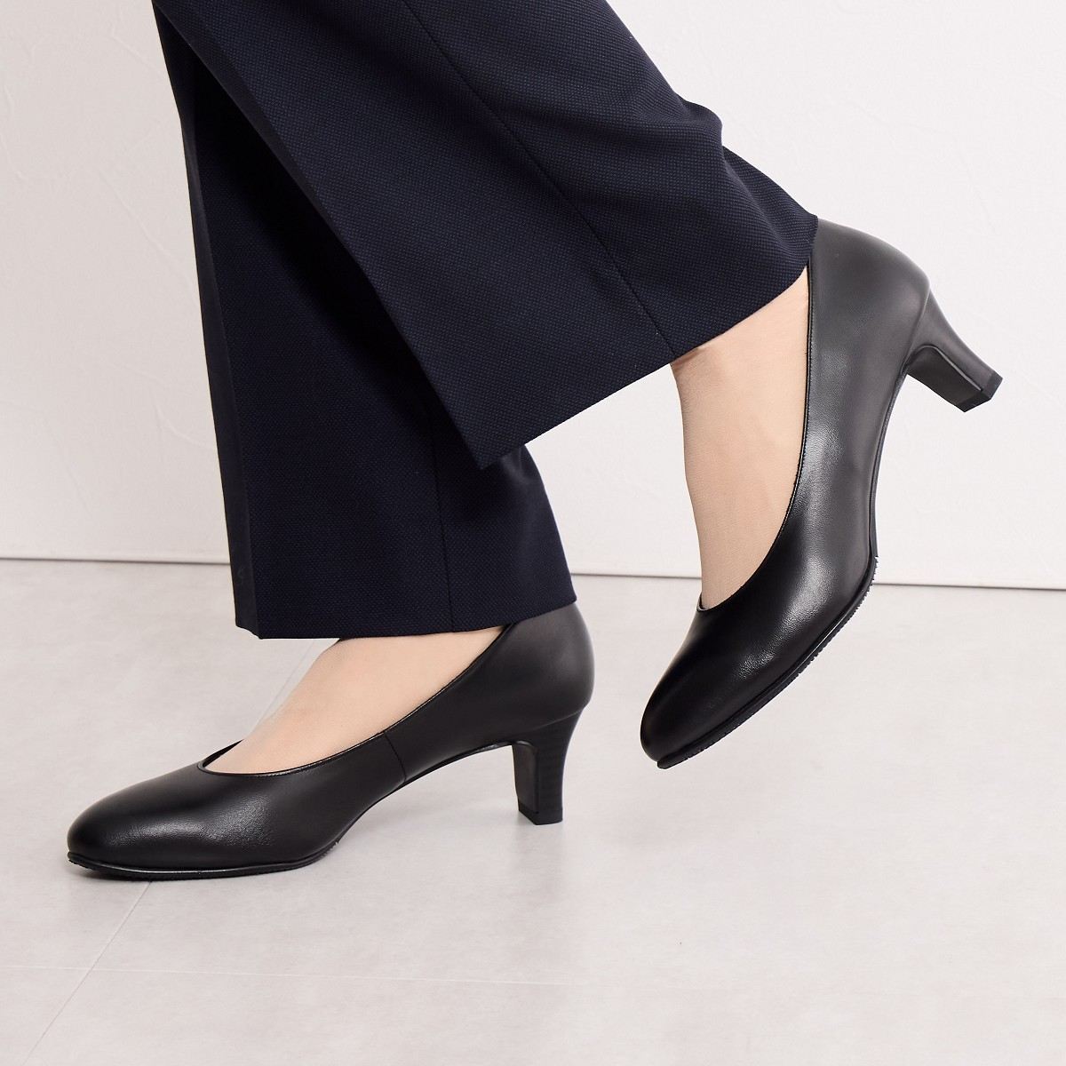 5㎝ヒールラウンドトゥブラックパンプス/600006