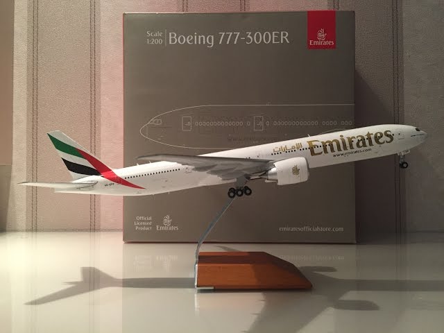 Gemini Jets Emirates B777-300ER Model Plane 1:200 - YouTube