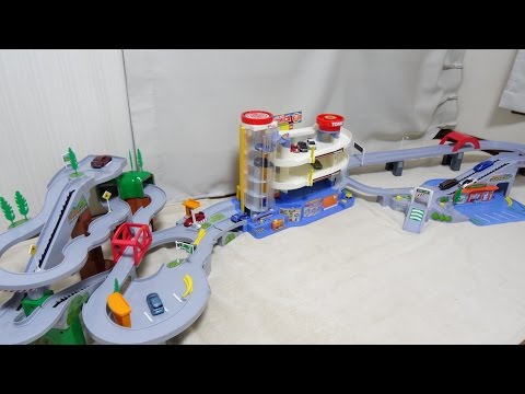 トミカ 峠やまみち＆トミカビル＆にぎやかドライブ3台を連結! Tomica