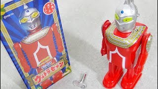 マーミット] ウルトラセブンのブリキ歩行人形 - YouTube