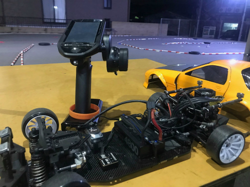 サーボ、ジャイロをごそごそと試し中♬ - Garage Dreams