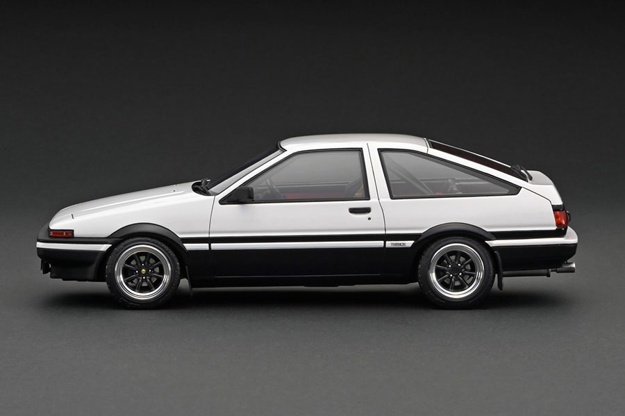 IG2789 1/18 Toyota Sprinter Trueno 3Dr GT Apex (AE86) White/Black