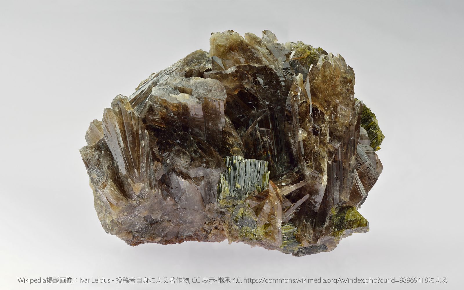 斧石アキシナイト：静謐に煌めく多色性の神秘と鉱物的魅力まで徹底解説