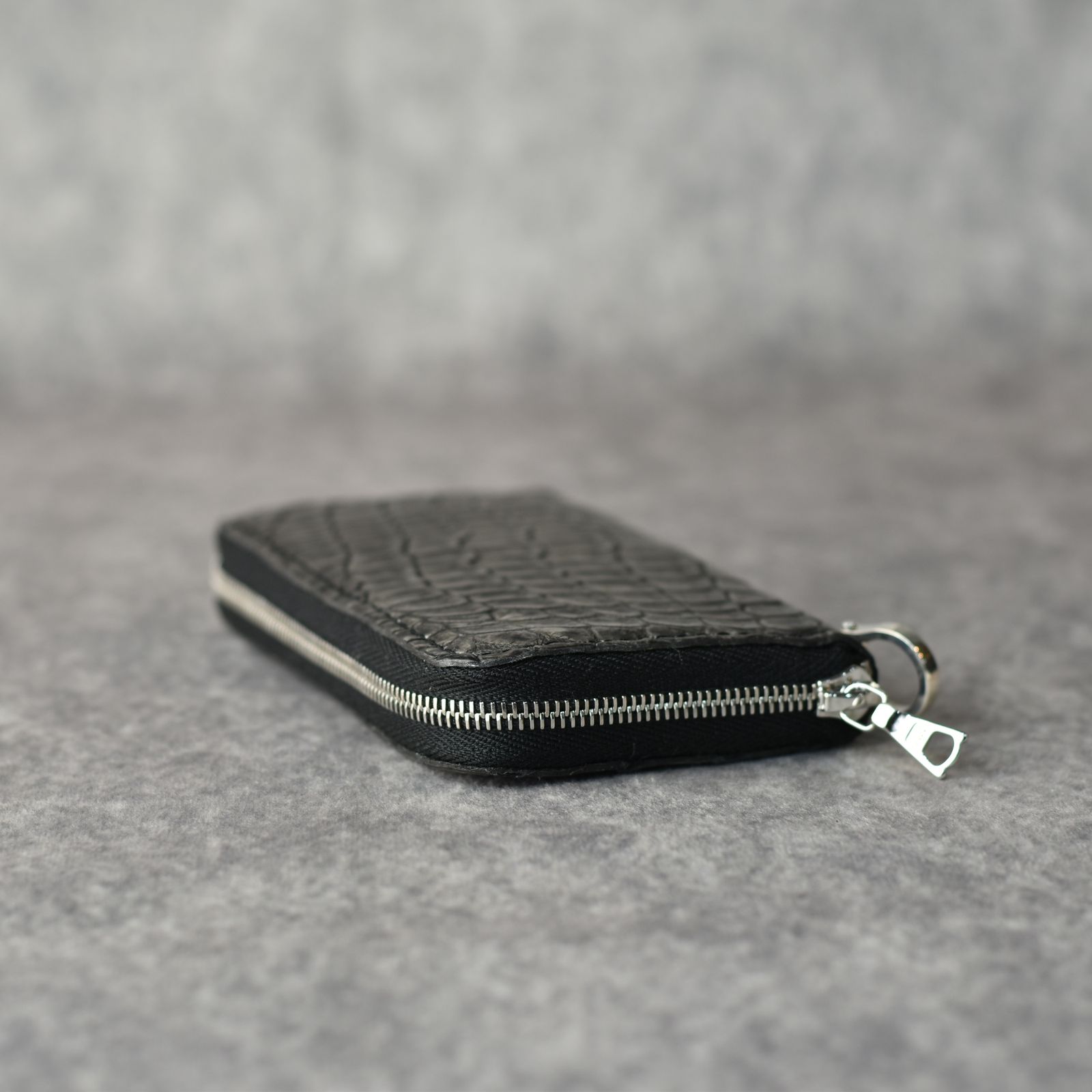 ISAMU KATAYAMA BACKLASH - クロコ 墨染め+イタリアンバケッタ ミニ