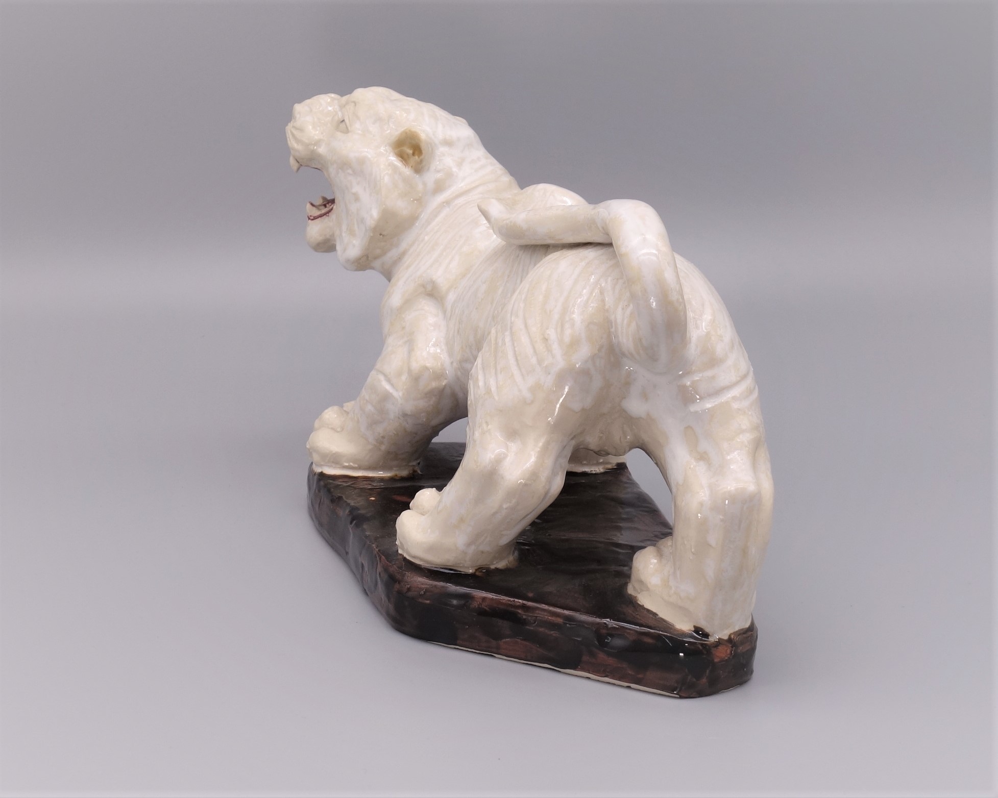 九谷焼 陶彫置物 虎 [ 乾甌窯初代 宮本知忠 ]