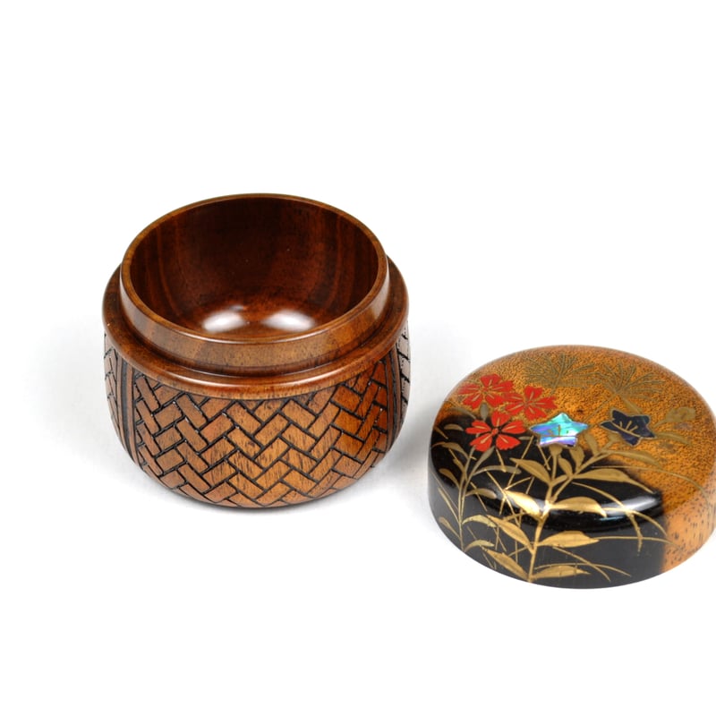 □山中漆器 嘉匠菴 中村 孝也作「黒柿 花篭香合 秋草蒔絵」な-0155