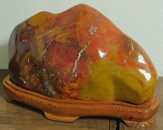 緋山酔恭「山水石美術館」 全国の水石・美石を紹介 佐渡 羽茂五色石