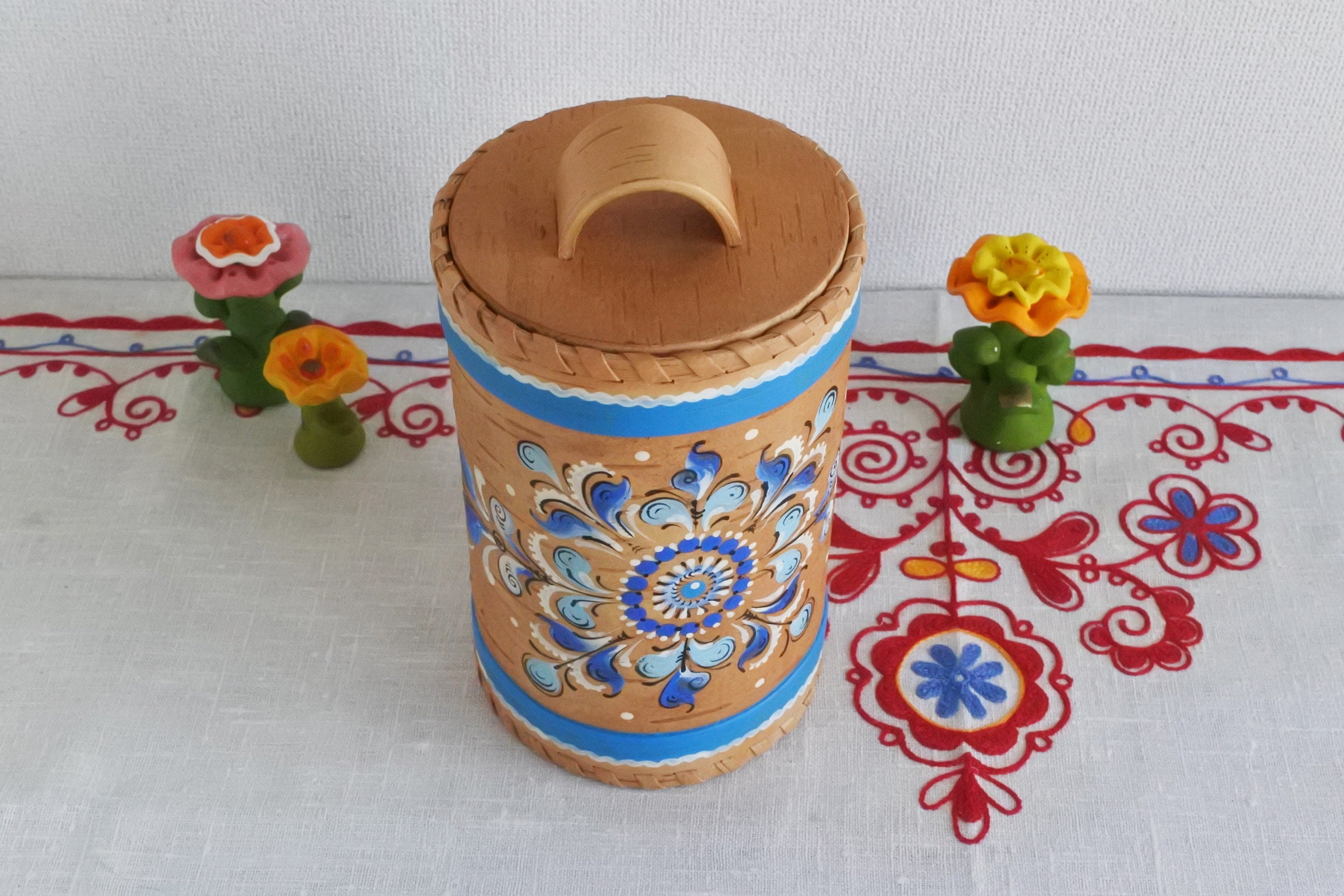 アルハンゲリスクの白樺の箱 シェンクル塗 青 筒型の箱 ロシア北方民芸