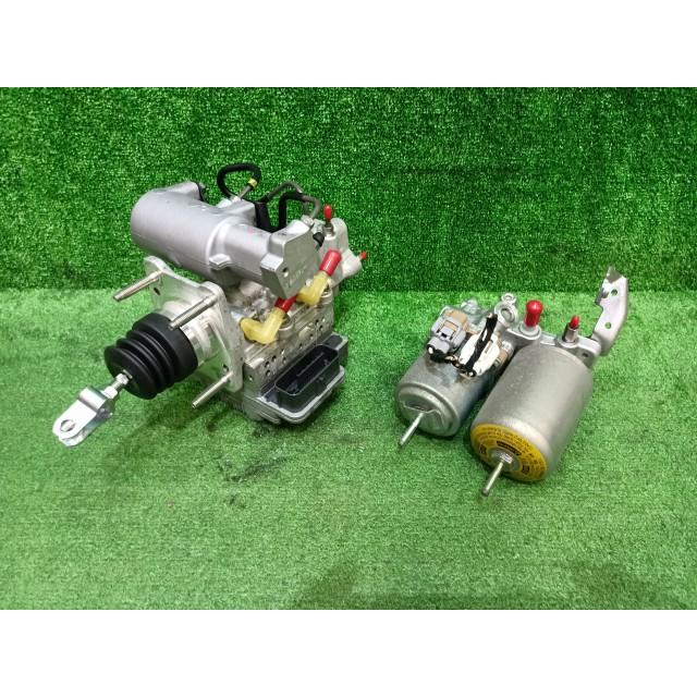 アクア DAA-NHP10 ABSアクチュエーター ブレーキブースターセット