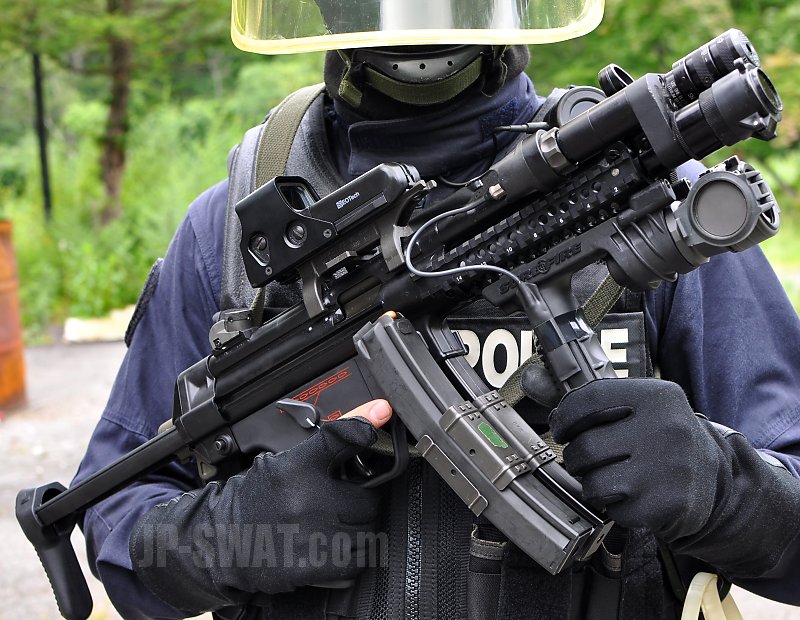 SUREFIRE（シュアファイア）M900Aバーティカル・フォアグリップ