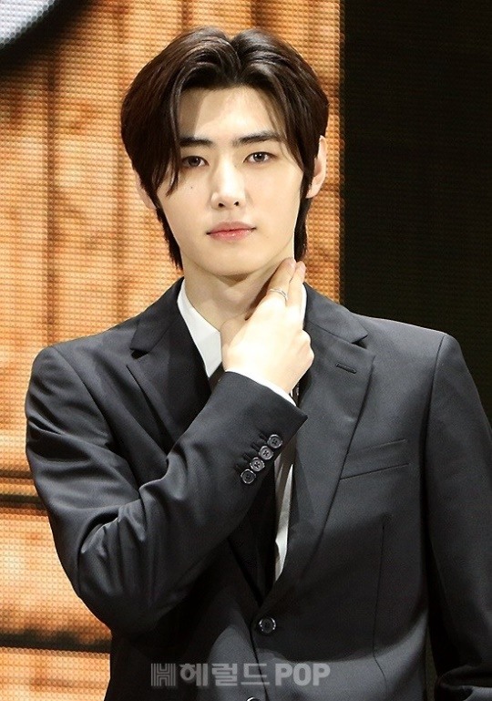 ENHYPEN」ソンフン、“僕たちの魅力はコンセプトとパフォーマンス。半年