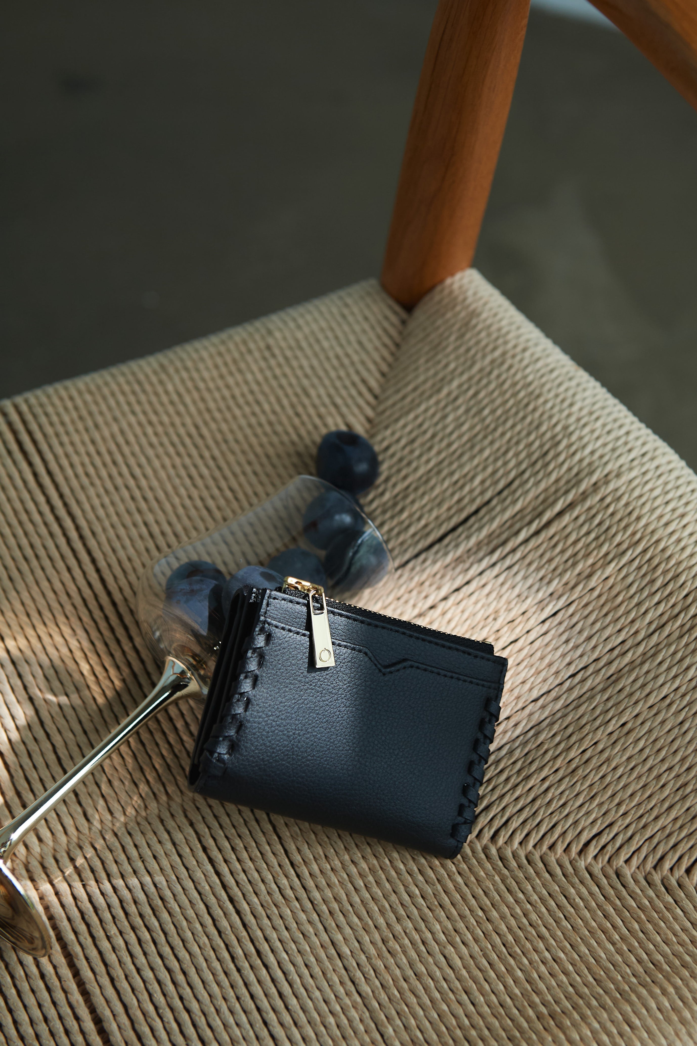 グレープレザー製コンパクトウォレット 「Grape Vine Wallet」 | LOVST