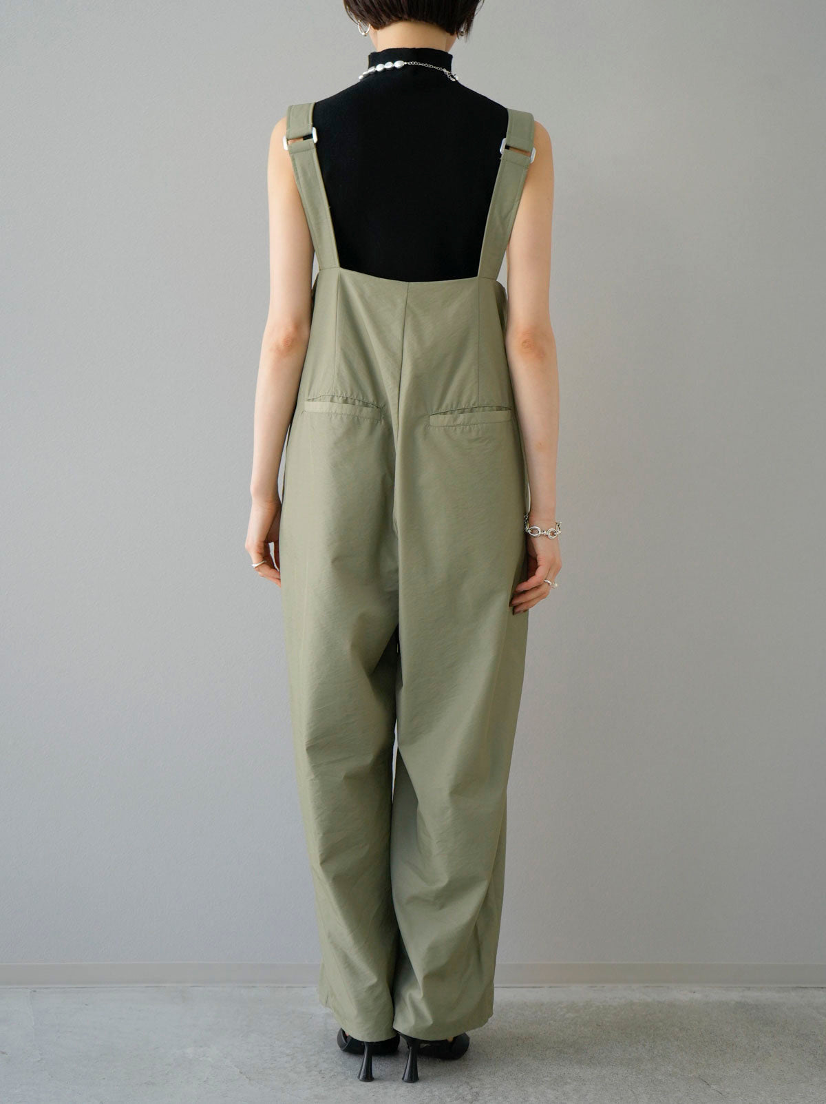 予約]ナイロンオーバーサロペット/カーキ – Lumier