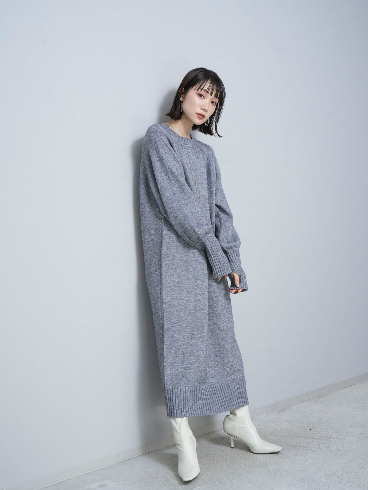 予約]フィンガーホールルーズニットワンピース/グレー – Lumier