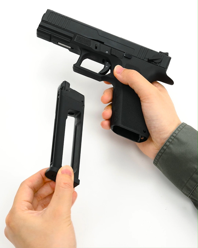 カーボネイト ストライカー9s ライト付き 2マガジン ホルスター付き