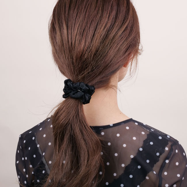 スモール スクランチー (シルク シャルムーズ ブラック) | フランス