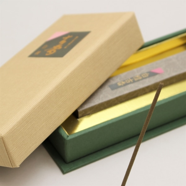 梅栄堂の高級お香『【白檀古香(びゃくだんここう)】化粧箱入