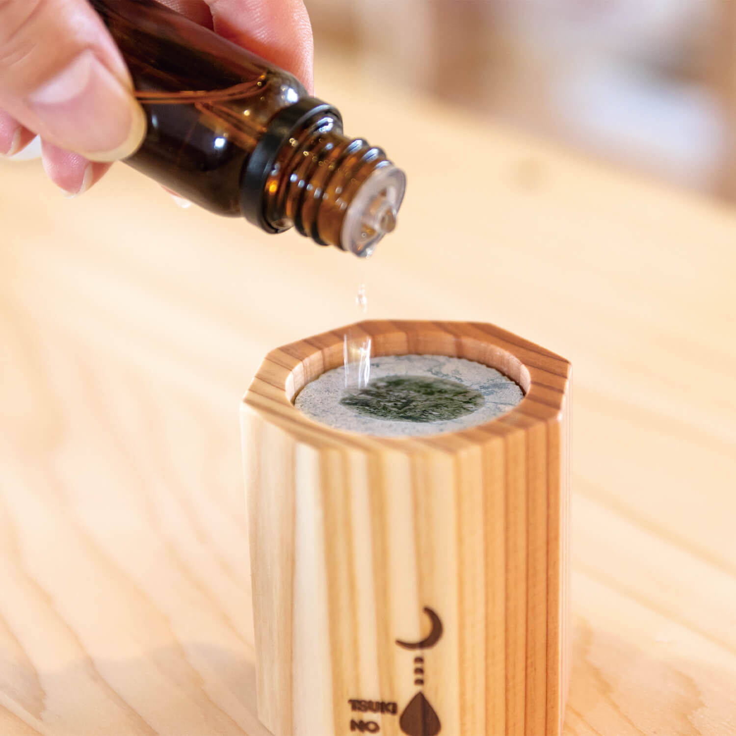 十和田石と秋田杉のアロマディフューザー 雫型 木製 アロマ