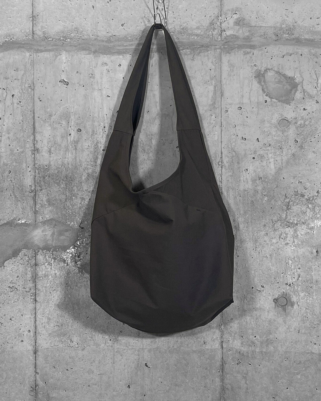 POSTMAN BAG / GRAYISH BROWN（ポストマンバッグ） – mù_