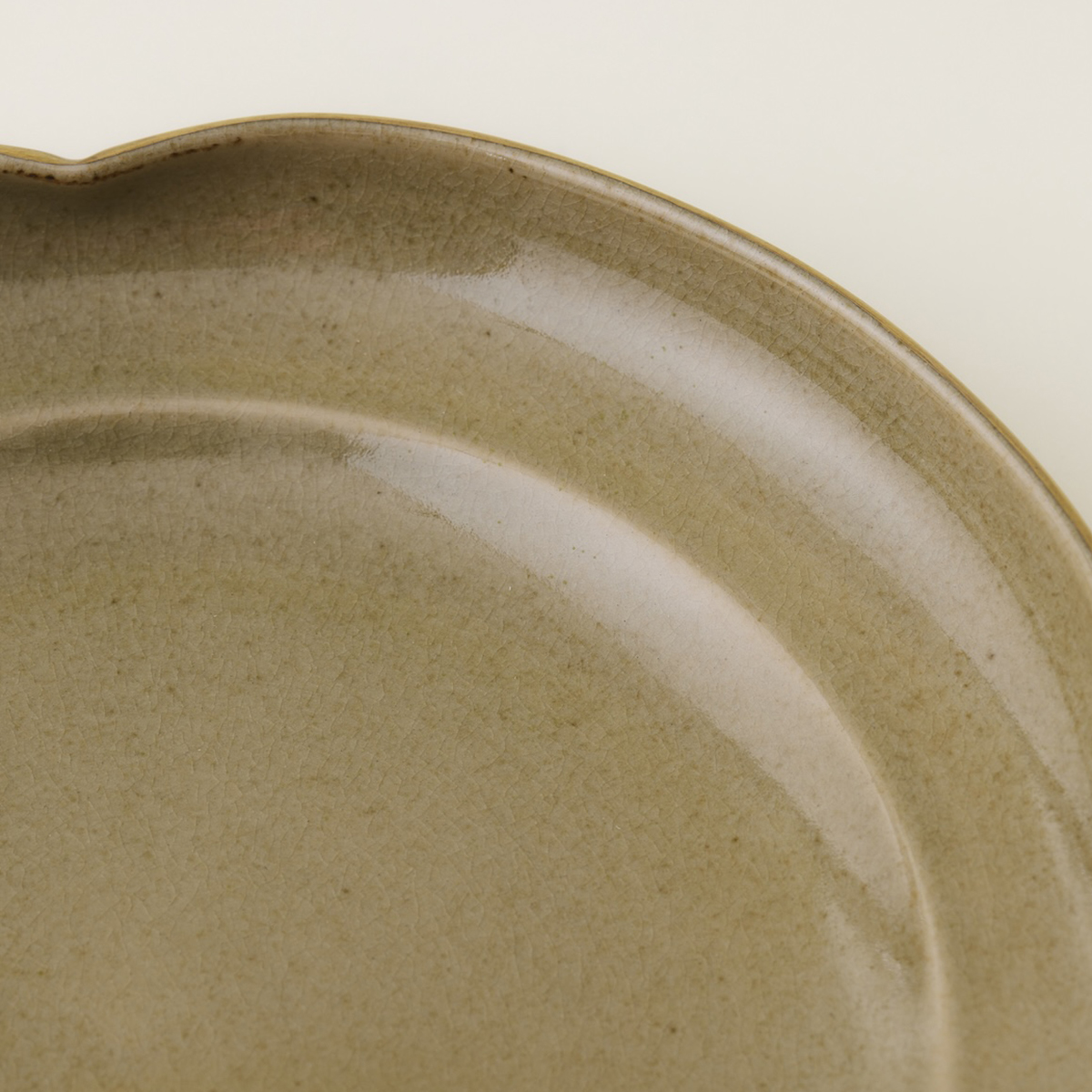 青釉四葉皿[アオユウヨツバザラ]｜沈壽官窯（ちんじゅかんがま）薩摩焼