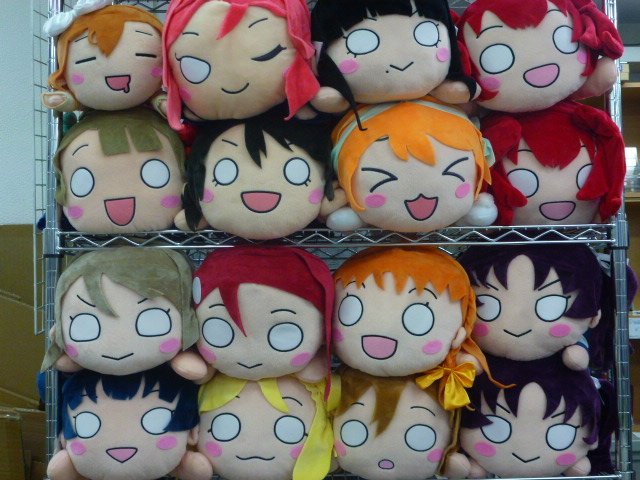 グッズ情報】ラブライブの寝そべりぬいぐるみが、い～～～～っぱい入荷