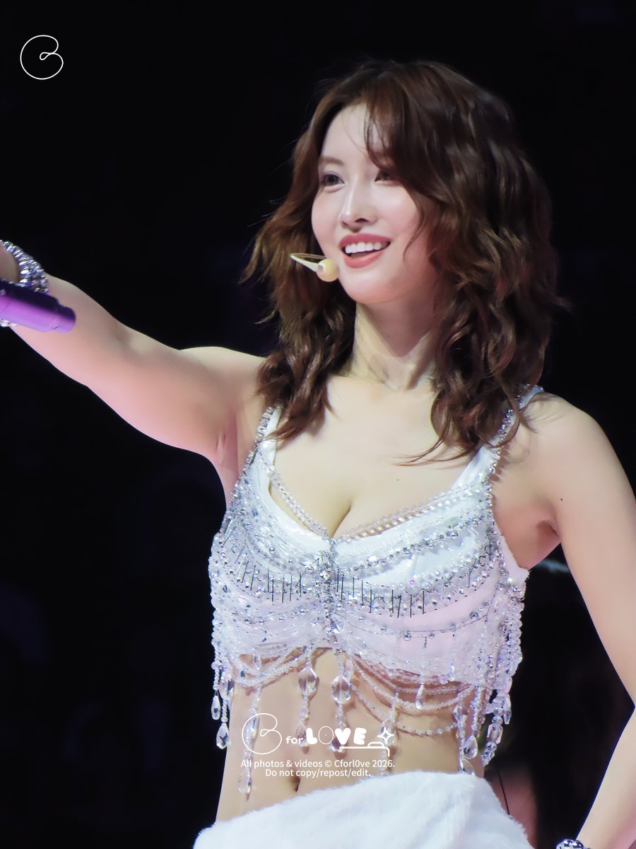 もも 260218 TWICE <THIS IS FOR> WORLD TOUR IN NEW YORK DAY 1 Hot girl