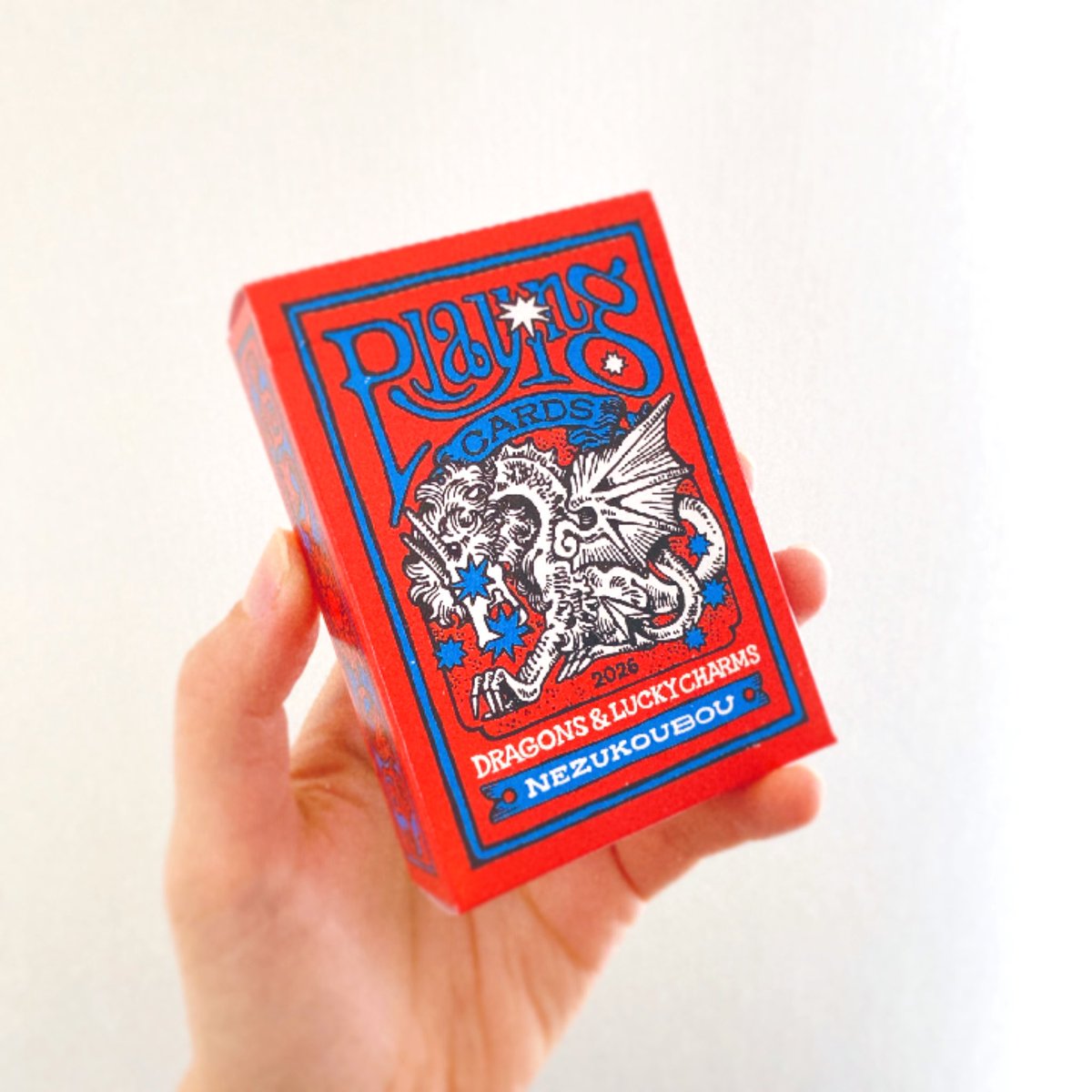 この箱を見るだけでも欲しくなります。トランプ遊びの世界に夢中だった