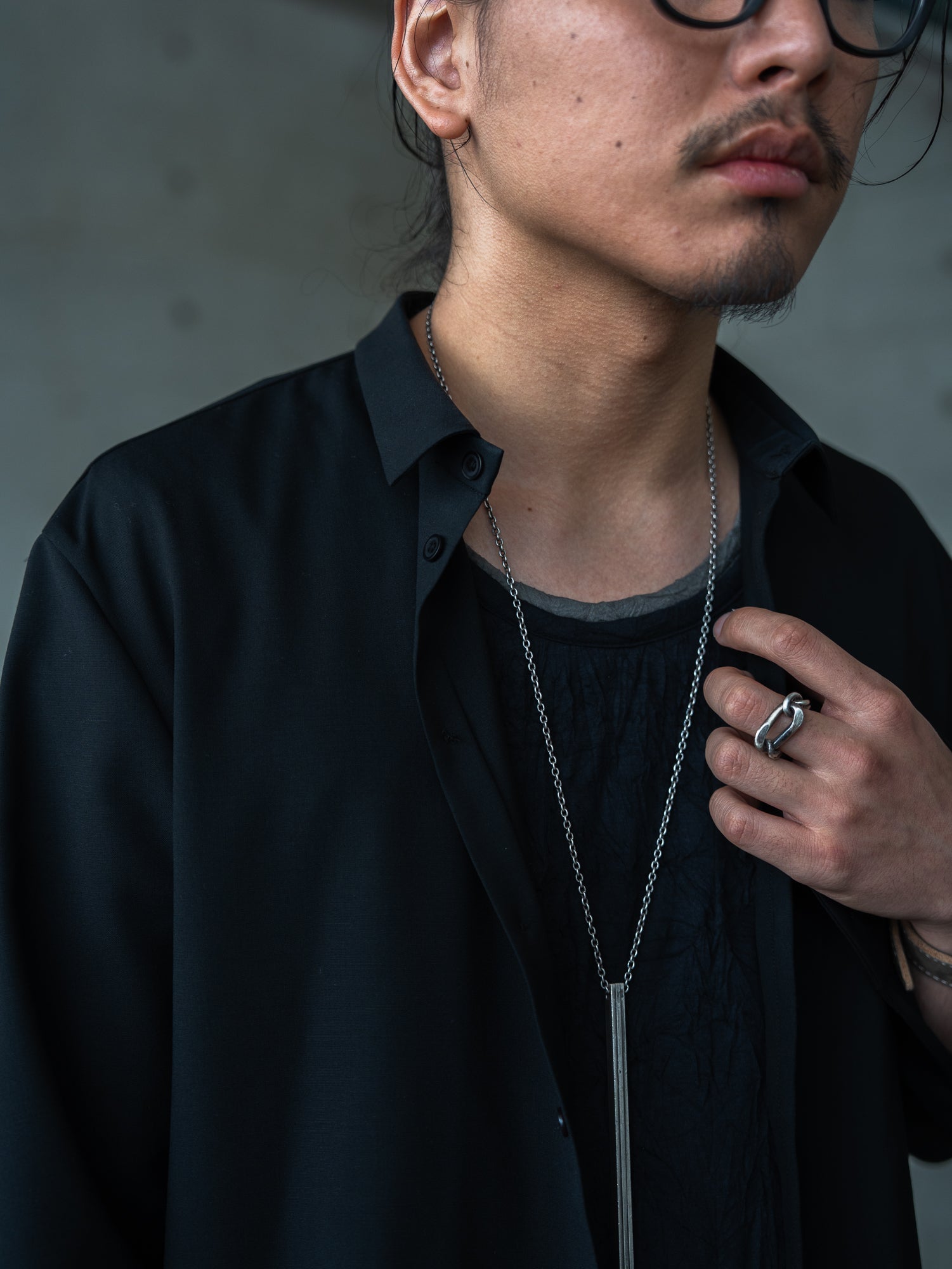 Craft Fabric Layered U-neck T-shirt【black】 – PRY
