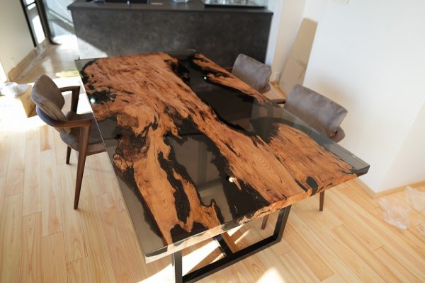 ふるさと納税で作るレジンテーブル〜樹齢500年の屋久杉を使用して