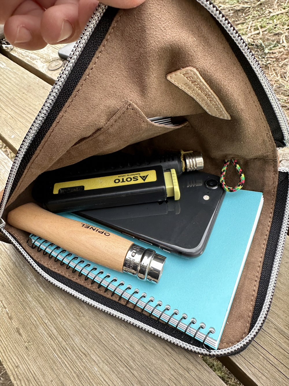 天然エゾ鹿革のスマホショルダーポーチ - ROKUBO( ロクボー ) 北海道